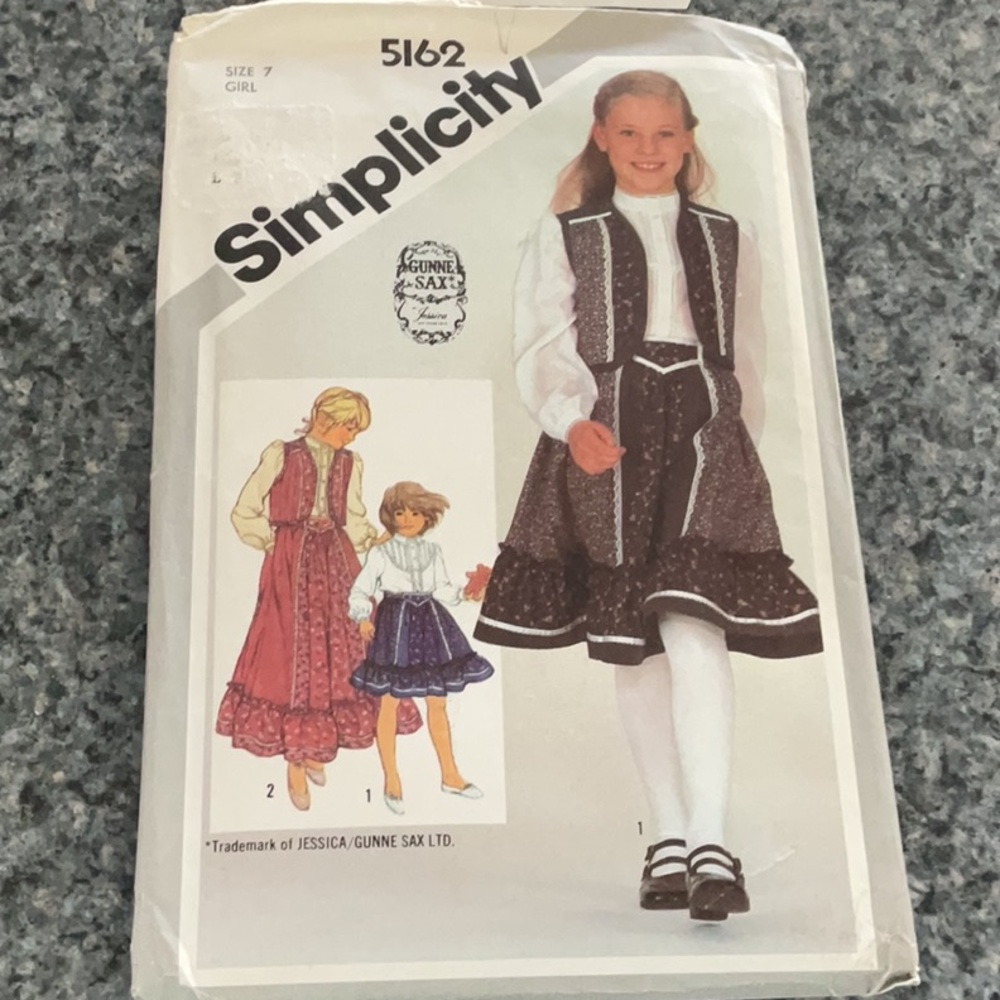 Simplicity 1981 Gunne Sax pattern girls size 7 uncut
